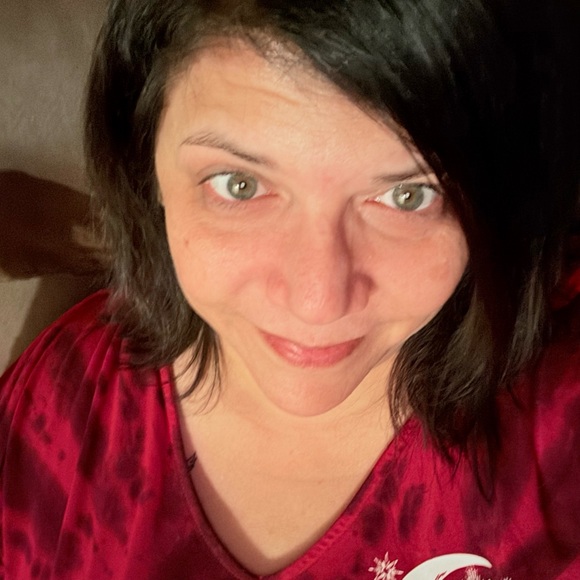 Meet your Posher, Angela - Picture 2 of 2